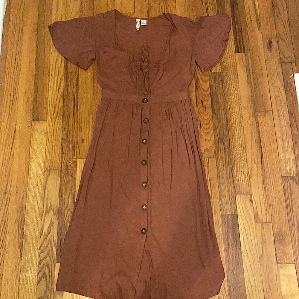 Tie front, key hole, button shirt, flutter sleeve